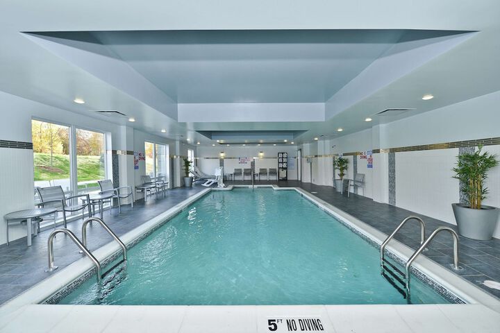 Hampton Inn & Suites Greensboro / Coliseum Area