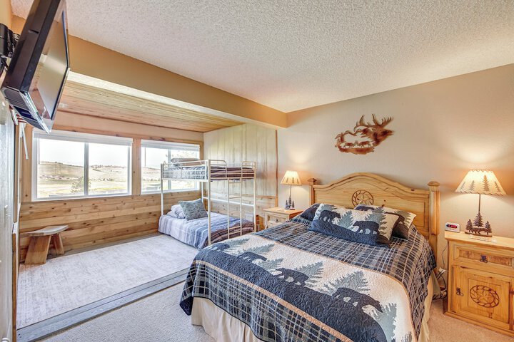 Ski-in / out Granby Ranch Condo w/ Balcony!
