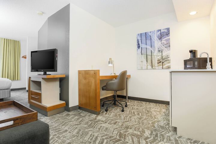 Room 17 of 28