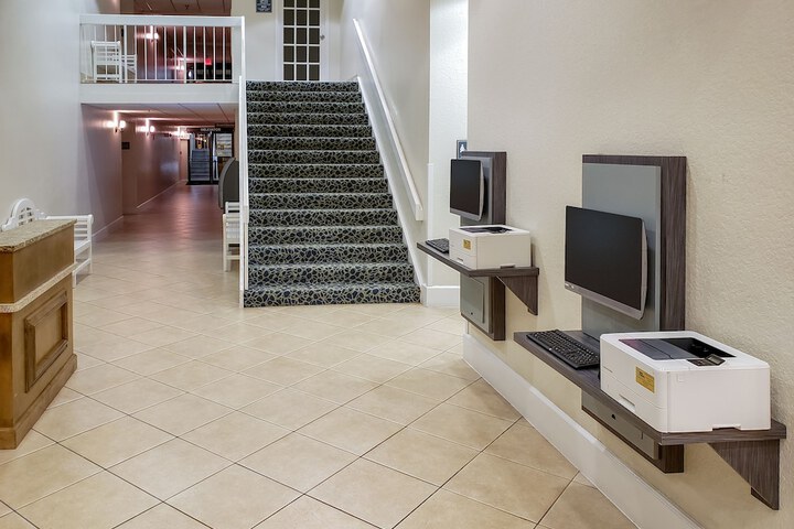 Business Center 67 of 74