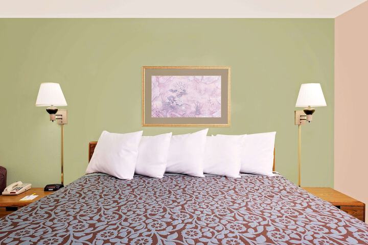 Room 8 of 26