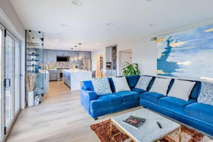 Luxurious 5B4B Home with Pool and View