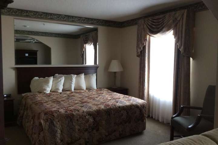 Room 6 of 15