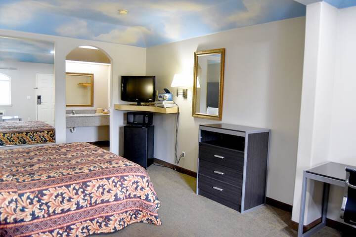 Room 13 of 30