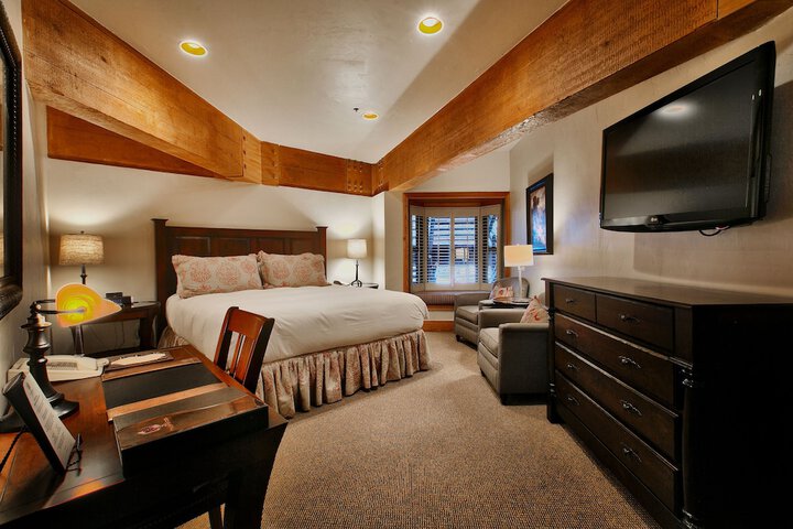 Room 387 of 500