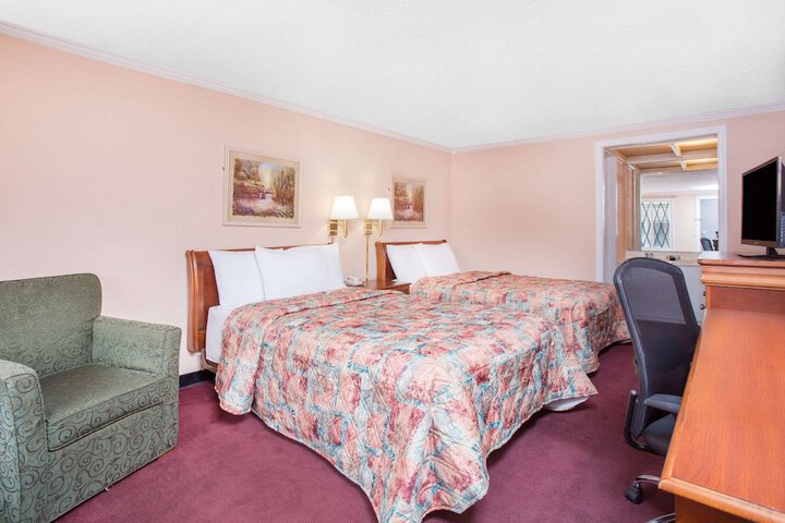 Room 10 of 15