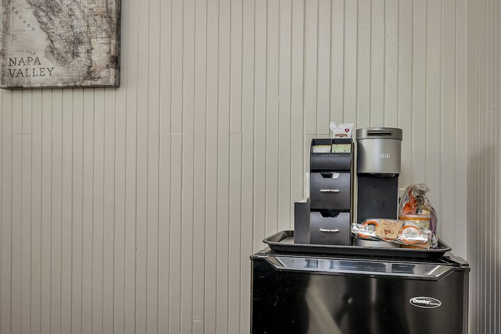 Breakfast/Coffee Service 125 of 153