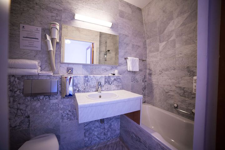 Room 15 of 20