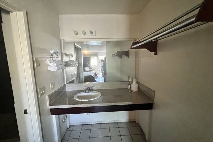 Room 10 of 19