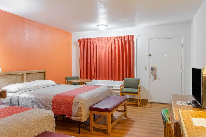Motel 6 Madras OR