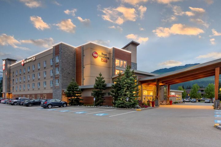 Hotel 2 of 64