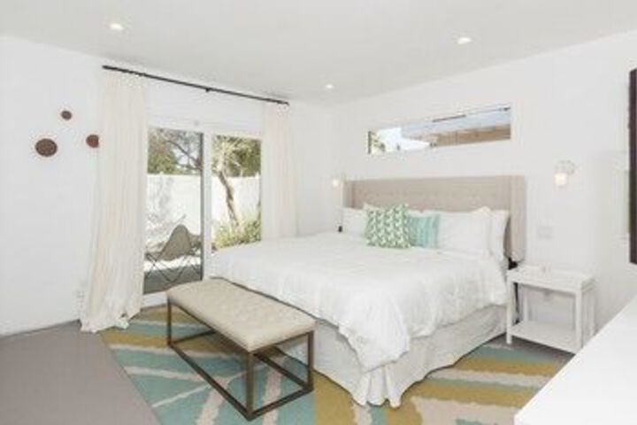 3Br 2BA Modern Luxury House by RedAwning