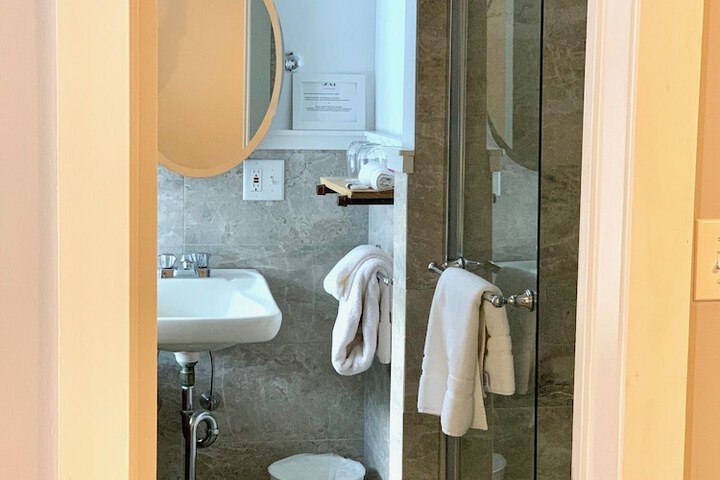 Room 38 of 44