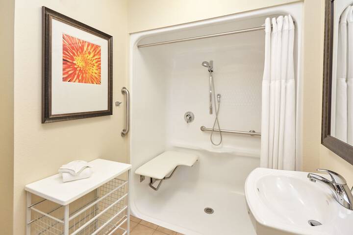 Staybridge Suites Lincolnshire by IHG