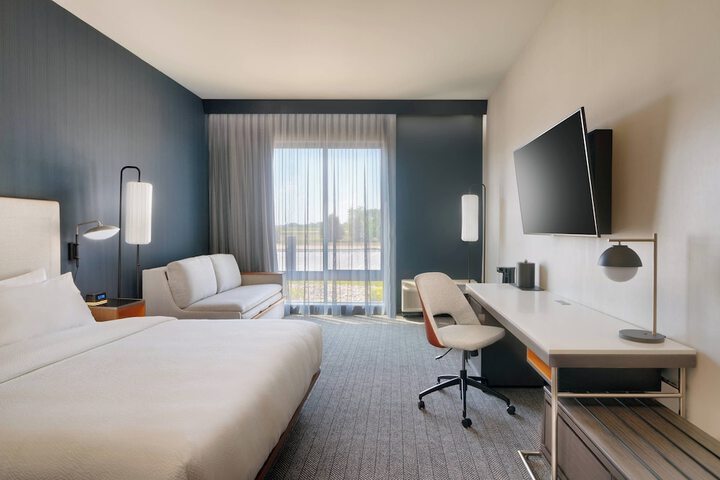 Room 9 of 20