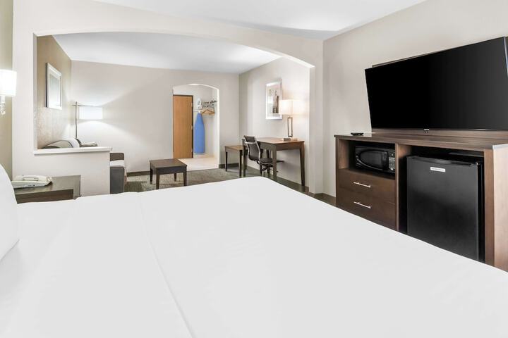 Room 11 of 28