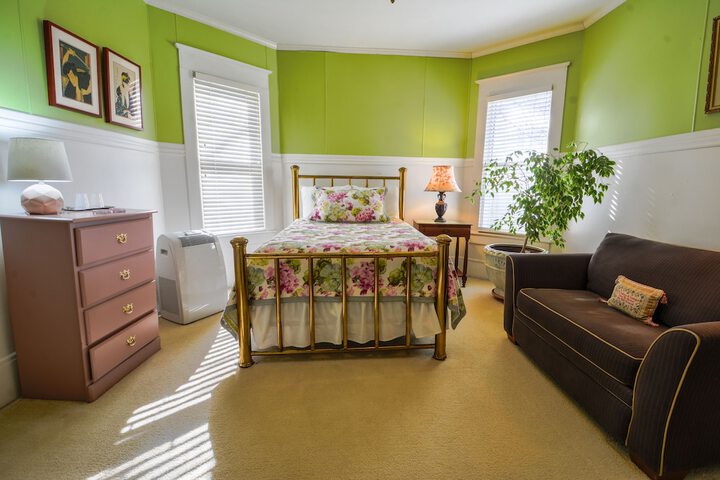 Room 9 of 35