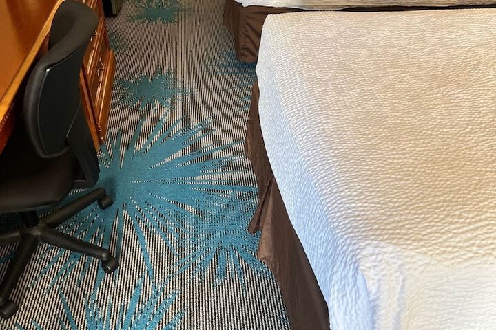 Room 32 of 40
