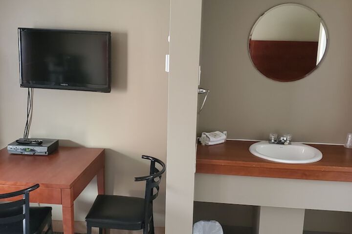 Falcon Motel Brossard