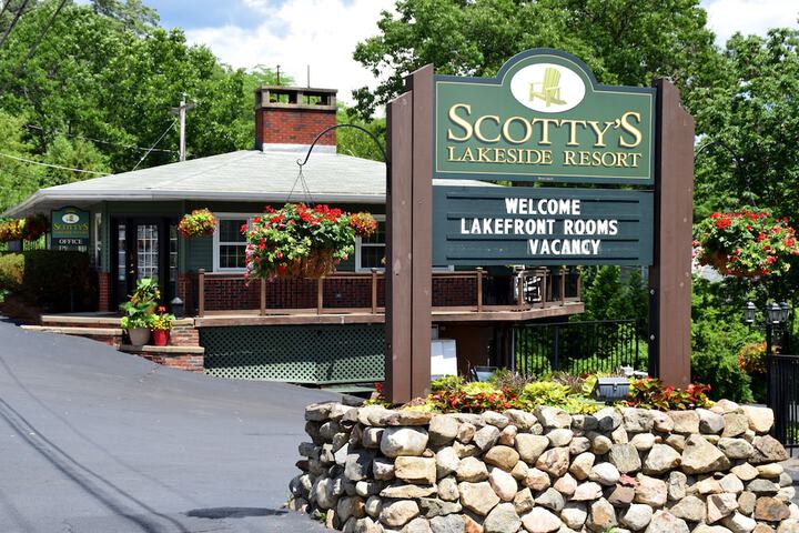 Scottys Lakeside Resort