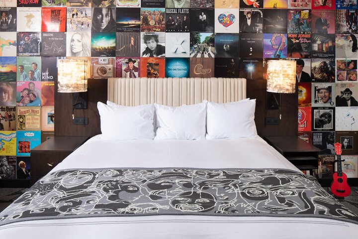 Saint Kate - The Arts Hotel