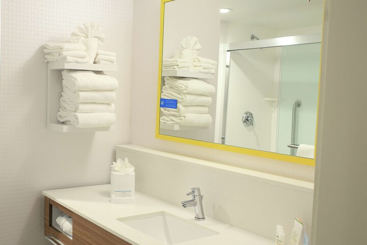 Hampton Inn & Suites Mount Laurel / Moorestown