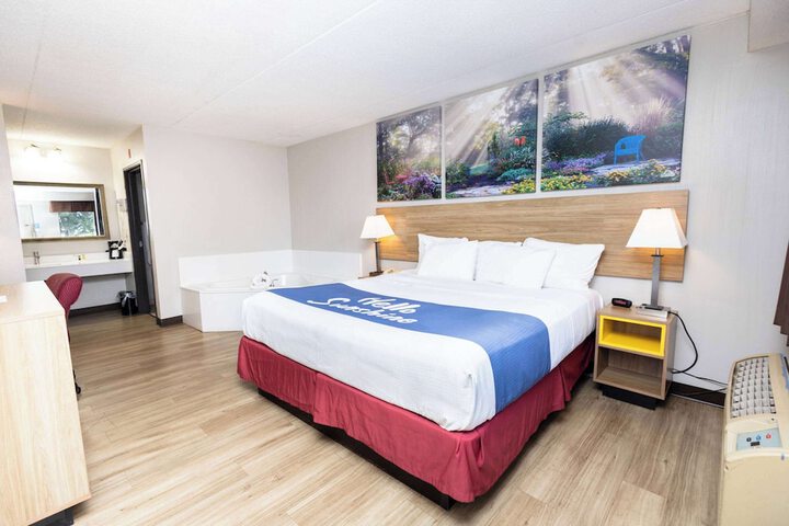 Room 9 of 37