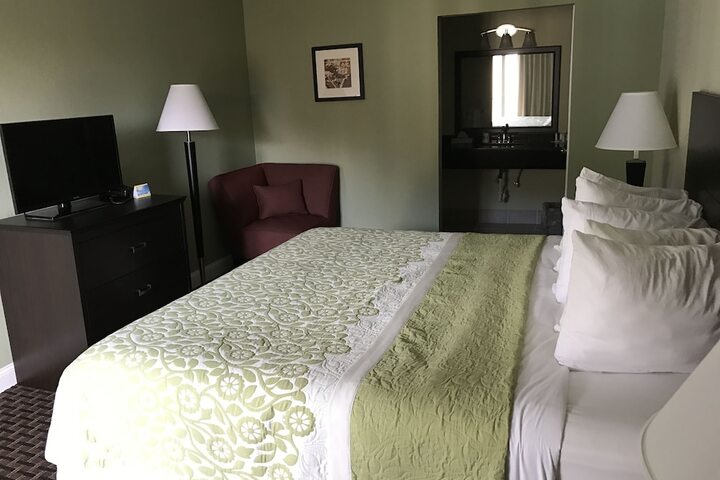 Room 10 of 25