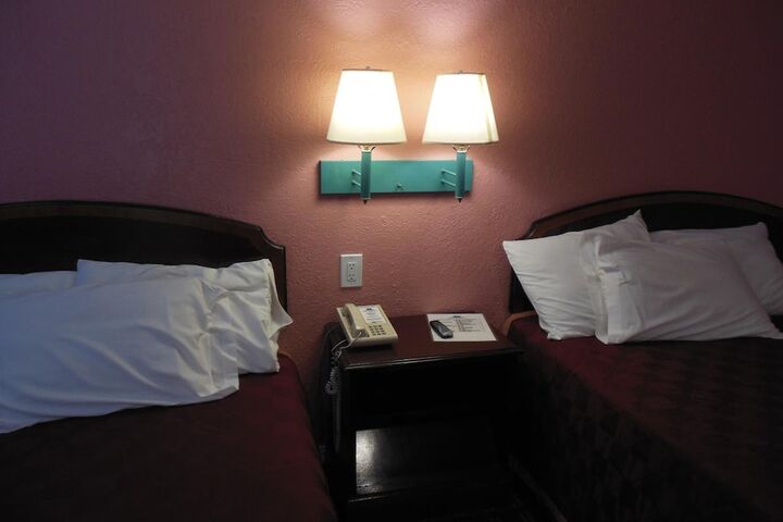 Room 40 of 48