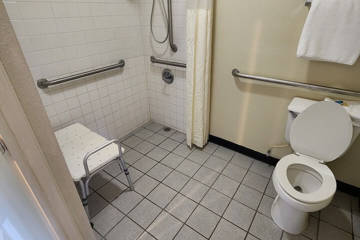 Room 12 of 19