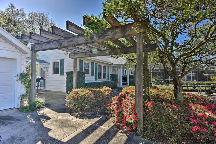 Cottage w / Private Pool - Walk to Lake Wales!
