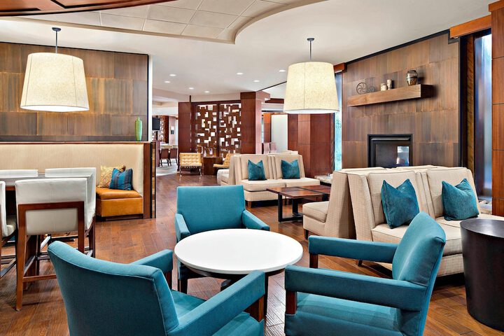 Lounge 41 of 45