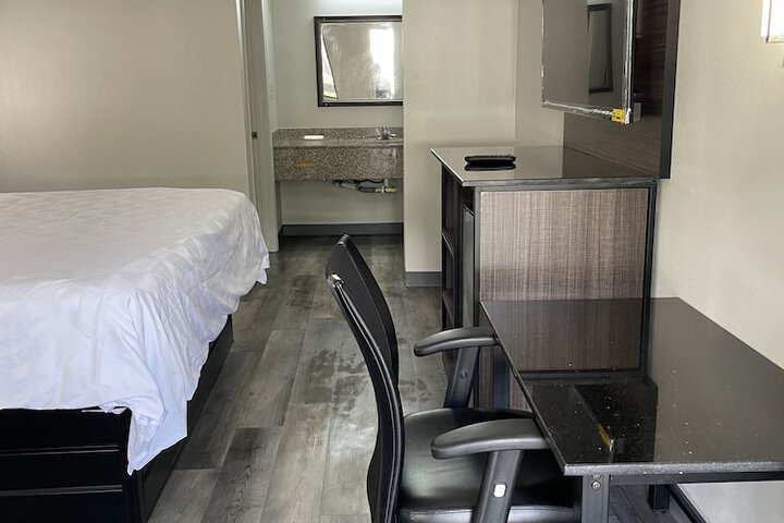 Room 12 of 16