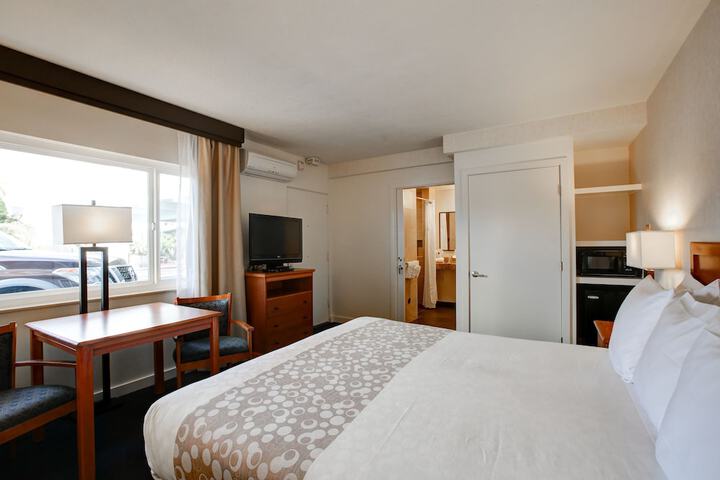 Room 17 of 38