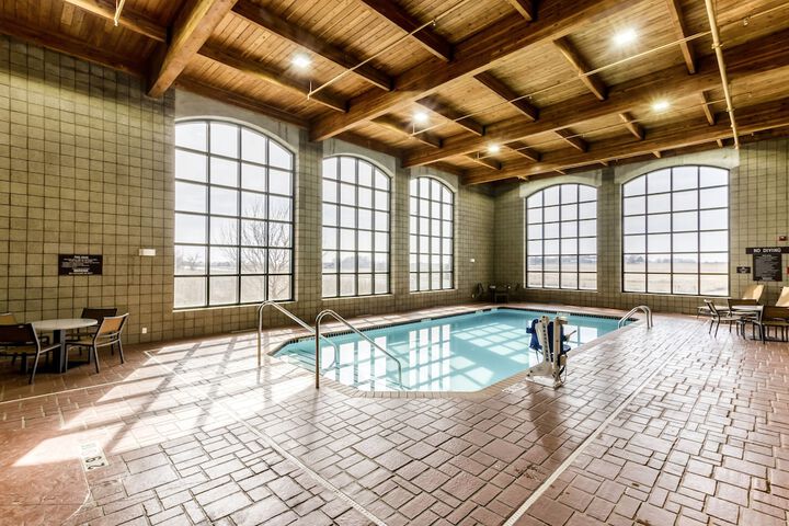 Holiday Inn Express & Suites Cedar Falls - Waterloo by IHG