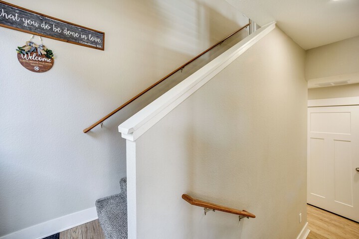 Dtwn Woodland Park Townhome w / Covered Deck