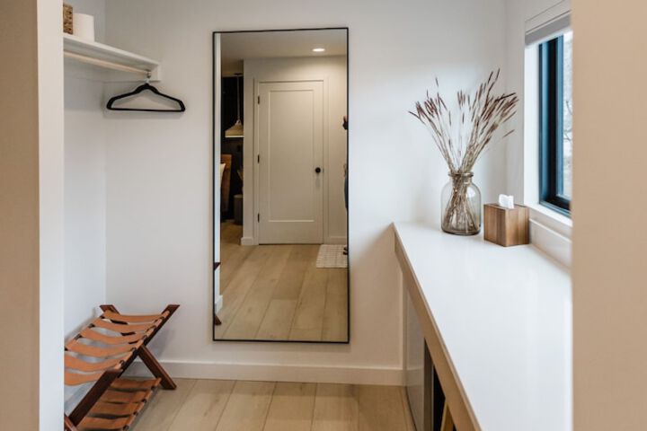 Room 52 of 172