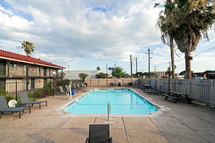 Pool 64 of 142