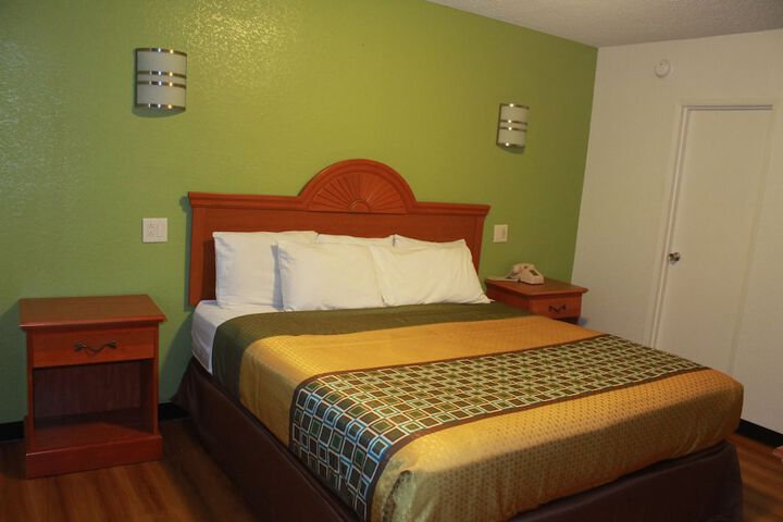 Room 11 of 20