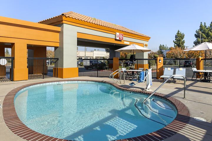 Pool 6 of 30