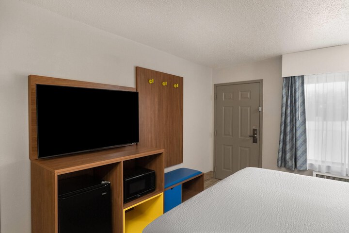 Days Inn by Wyndham Clanton AL