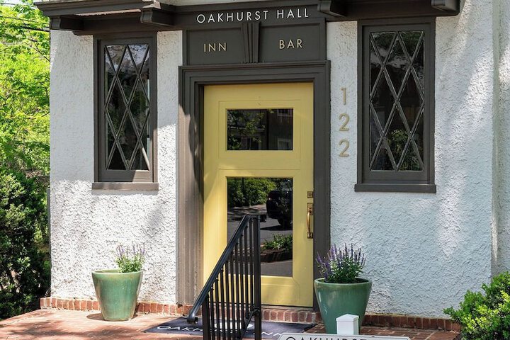Oakhurst Inn at the University