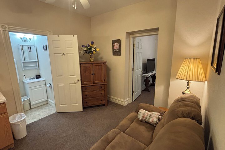 Hermann Crown Suites
