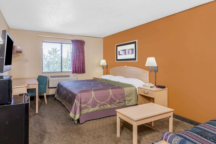 Room 4 of 13