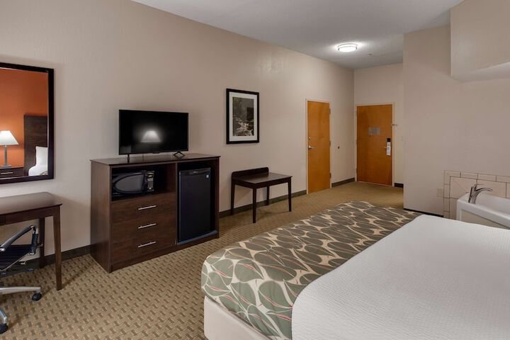 Room 10 of 25