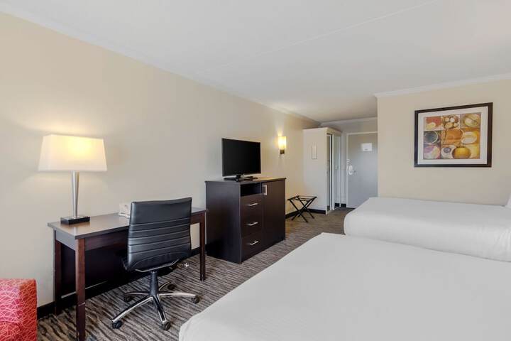 Room 9 of 28