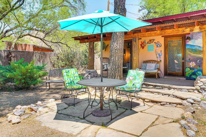 Vibrant casa Paloma w / Patio - Near Vineyards!