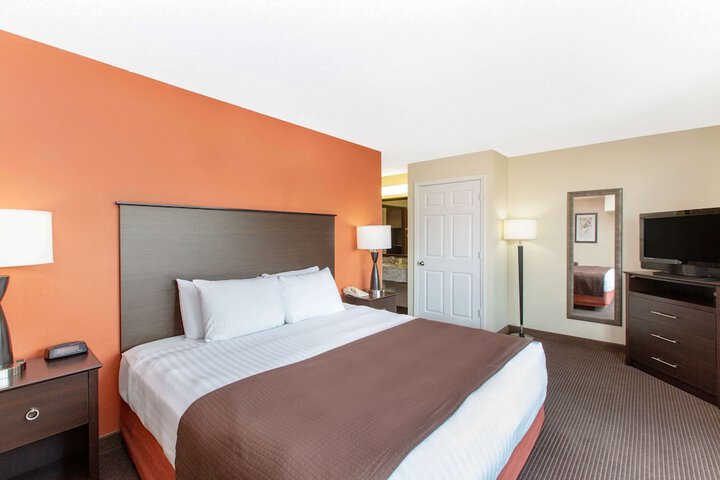 Room 10 of 27