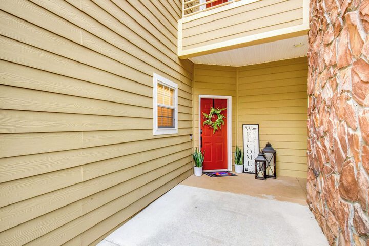 Modern Condo + Golf Course View Near Hiking!