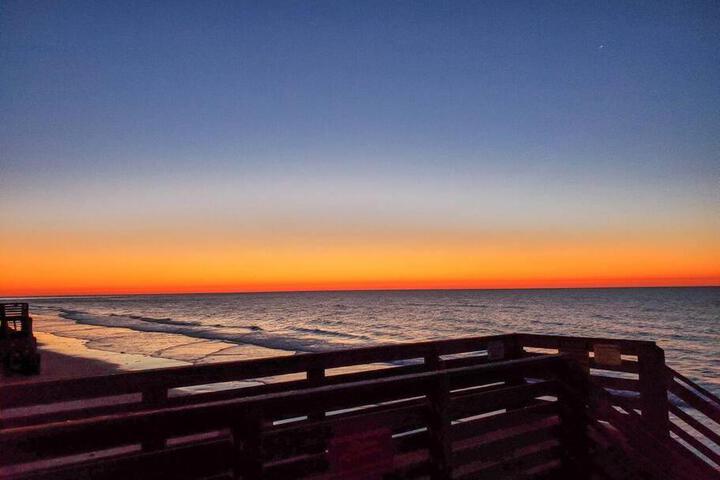 Sand & Sea: Beach Views For Miles!